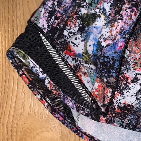 lululemon - athletic shorts - Picture 3 of 4